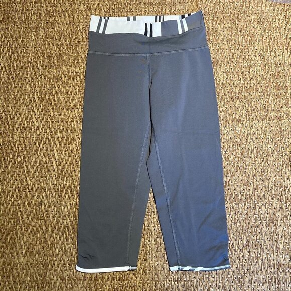 Lululemon Bandha Crop Soot Light / Groovy Stripe Nimbus Size 2 - Picture 2 of 9